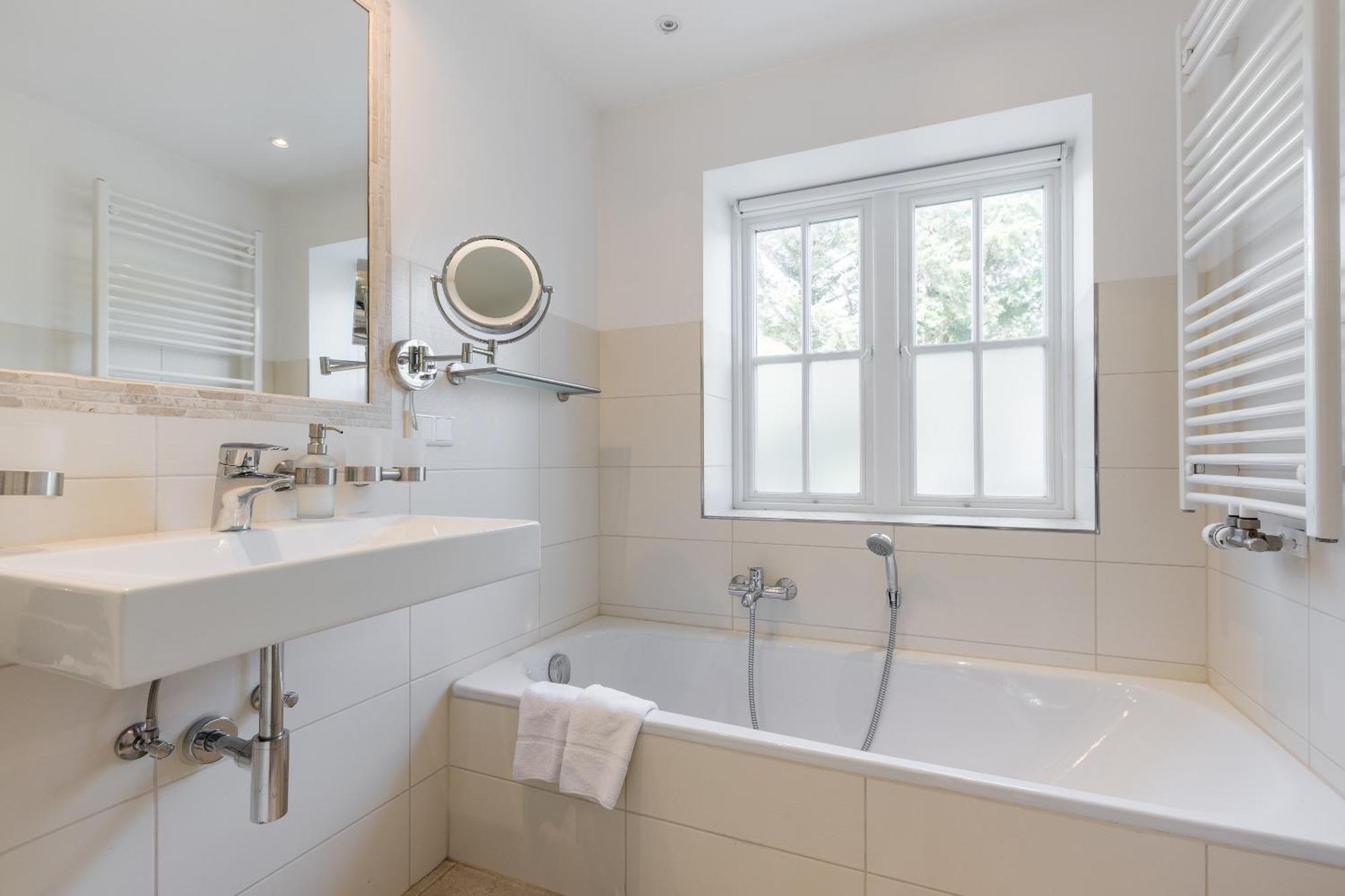White Pearl Eg Apartment